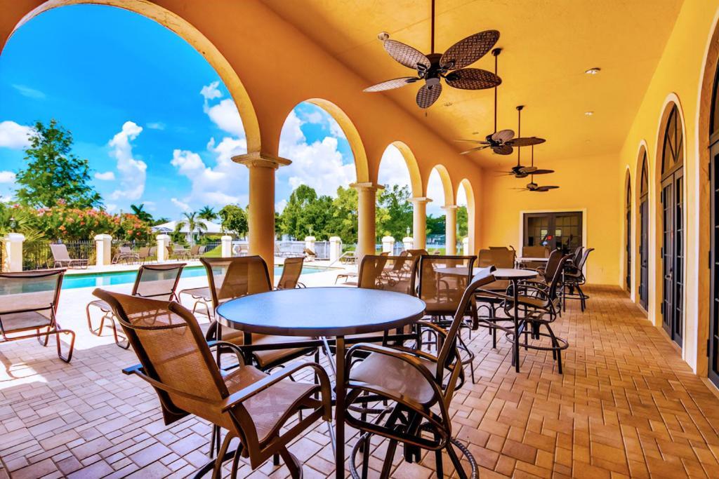 Vista Del Mar At Cape Harbour Marina, 10th Floor Luxury Condo, King Bed, Views! *